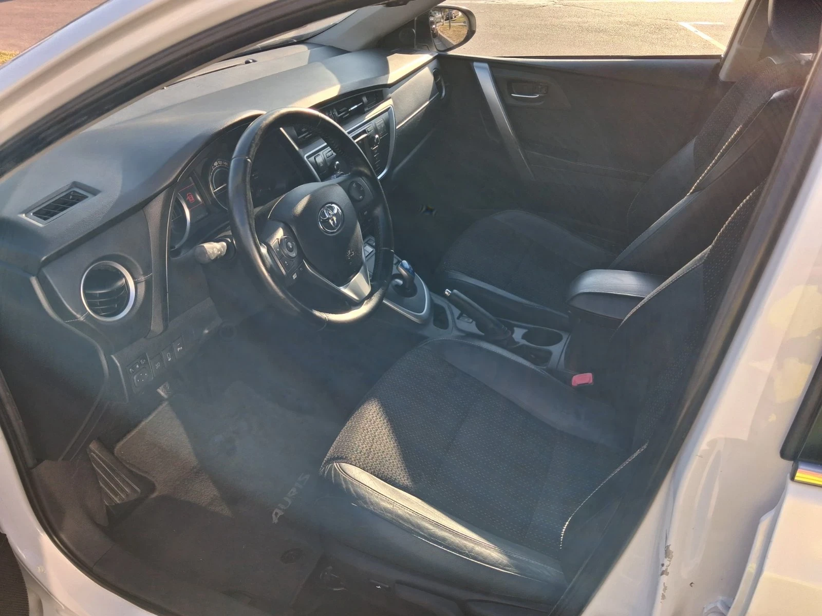 Toyota Auris 1.8 Hybrid, пълна сервизна история, снимка 9 - Автомобили и джипове - 55784166