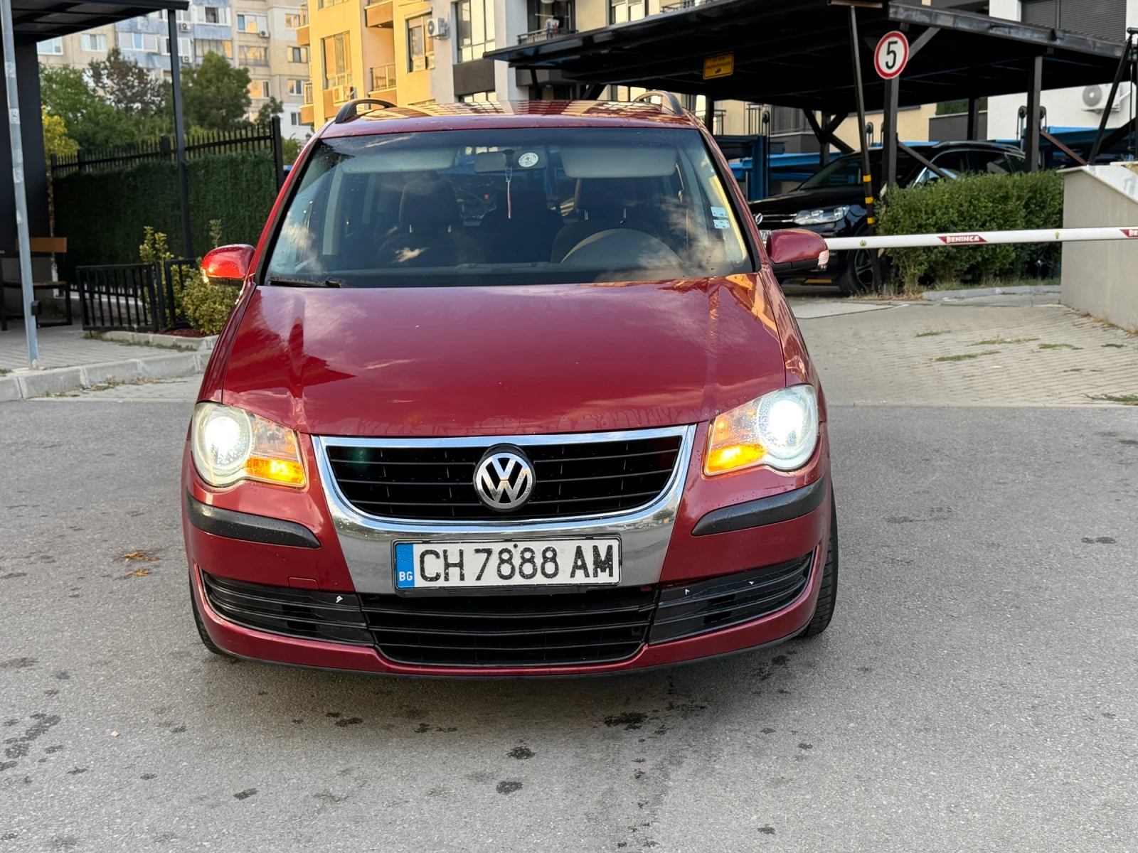 VW Touran 1.4 фабричен метан 7 местен, снимка 2 - Автомобили и джипове - 56076339