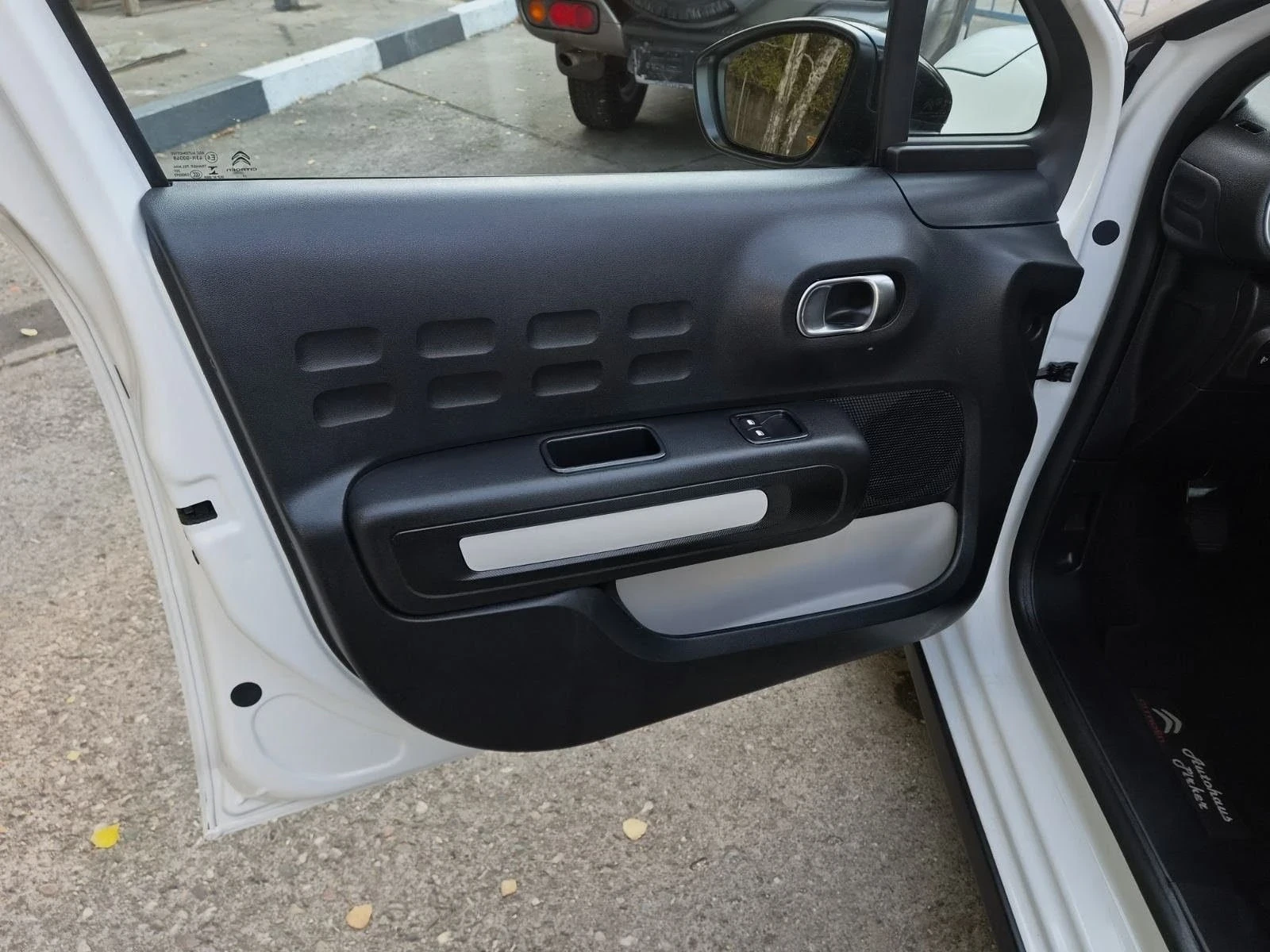 Citroen C3 1.2i, снимка 12 - Автомобили и джипове - 56404527
