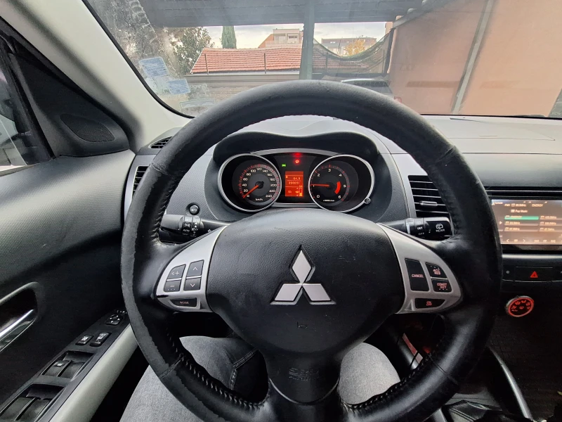 Mitsubishi Outlander, снимка 8 - Автомобили и джипове - 52614972