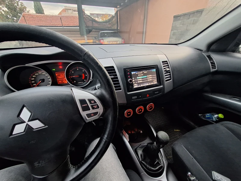 Mitsubishi Outlander, снимка 9 - Автомобили и джипове - 52614972