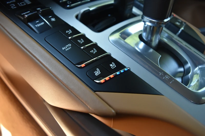 Porsche Cayenne TURBO, снимка 11 - Автомобили и джипове - 53396104