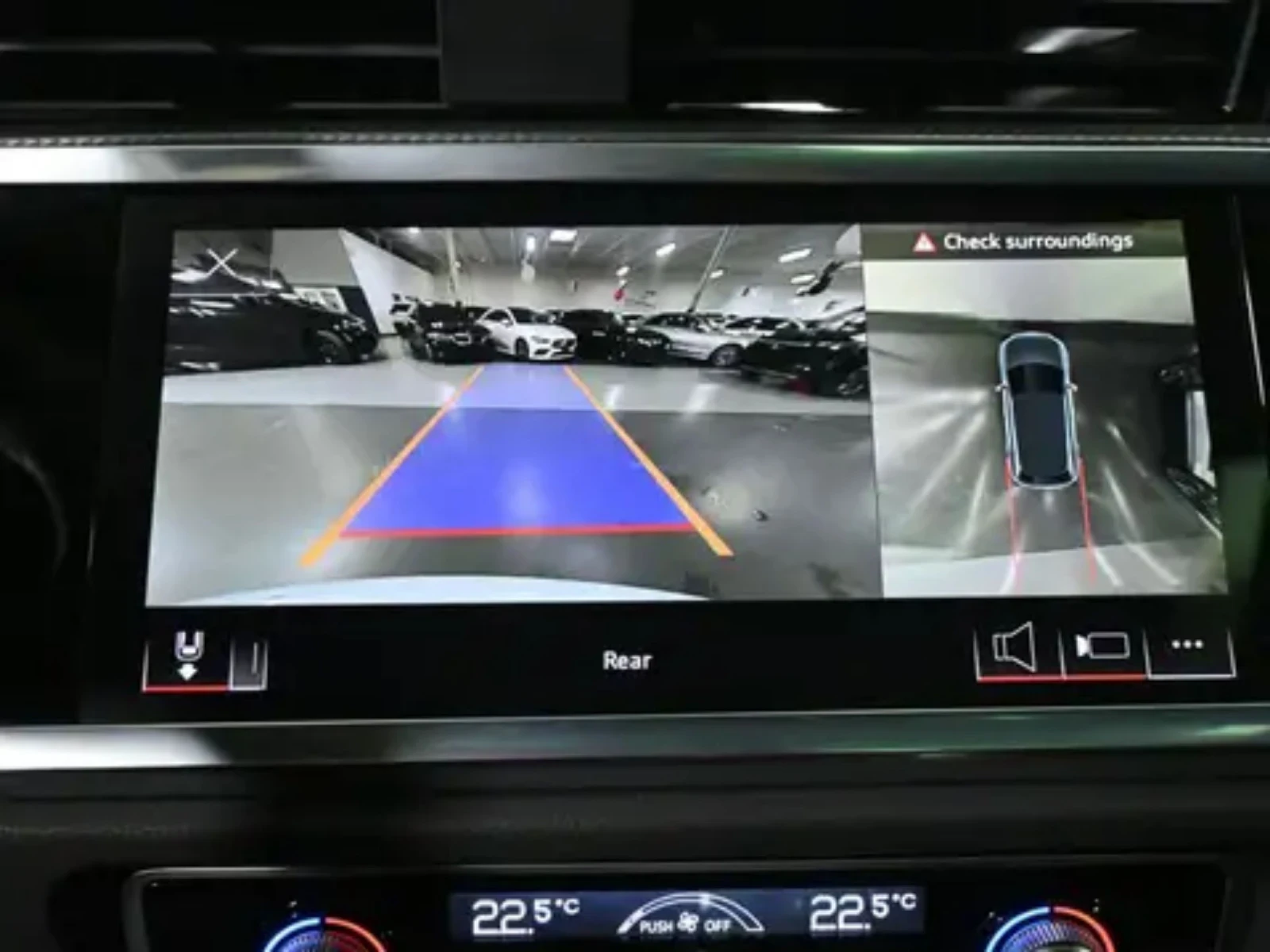 Audi Q3 2023/S-line/SONOS AUDIO/CAMERA/PANO/4X4, снимка 16 - Автомобили и джипове - 53887973