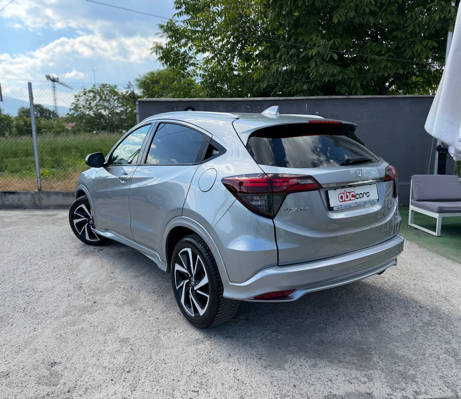 Honda Hr-v 1.5i-VTEC Sport, снимка 5 - Автомобили и джипове - 54681690