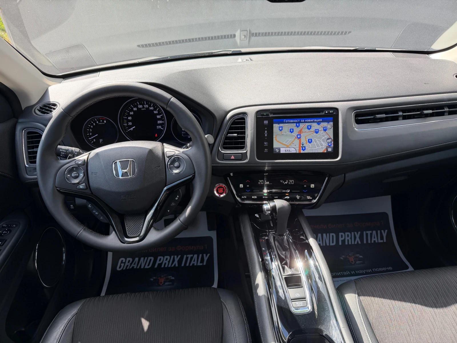 Honda Hr-v 1.5i-VTEC Sport, снимка 11 - Автомобили и джипове - 54681690