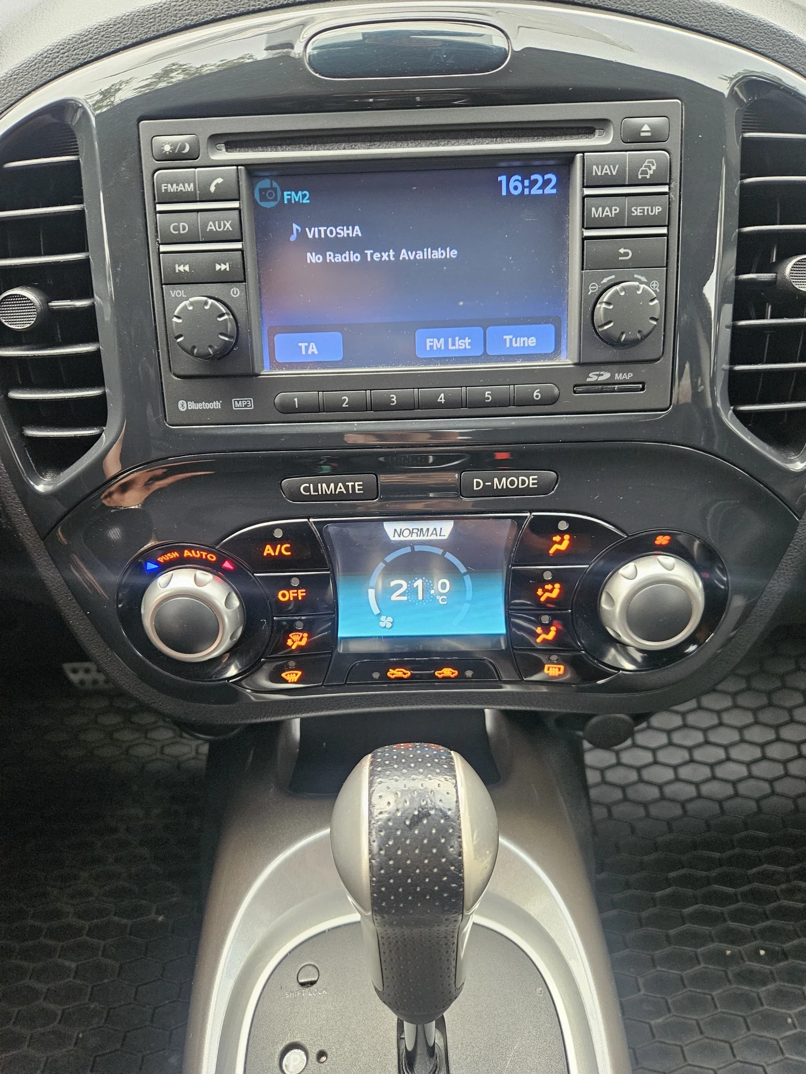 Nissan Juke 1.6, снимка 8 - Автомобили и джипове - 56168425