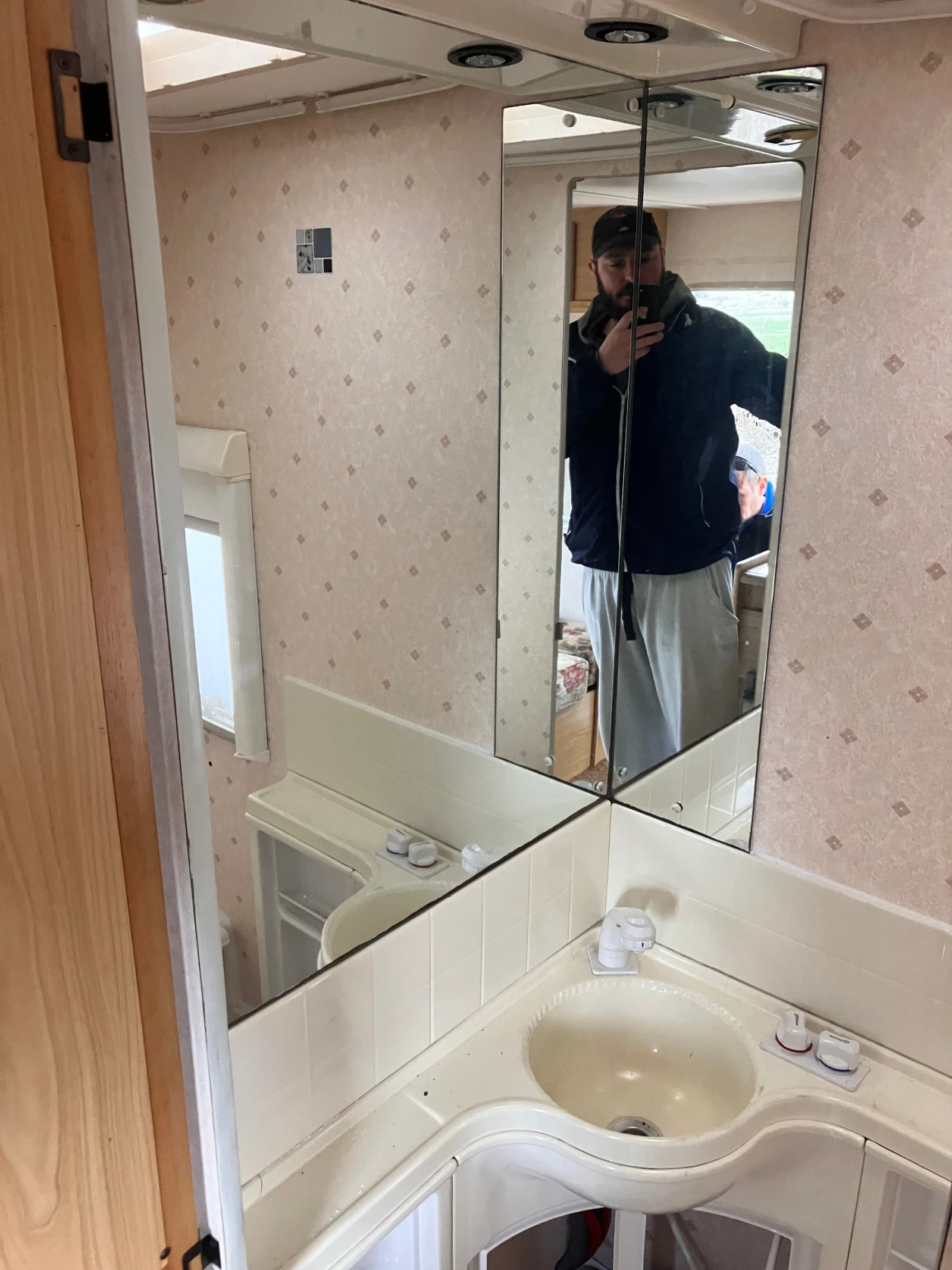  Bailey | Mobile.bg   11