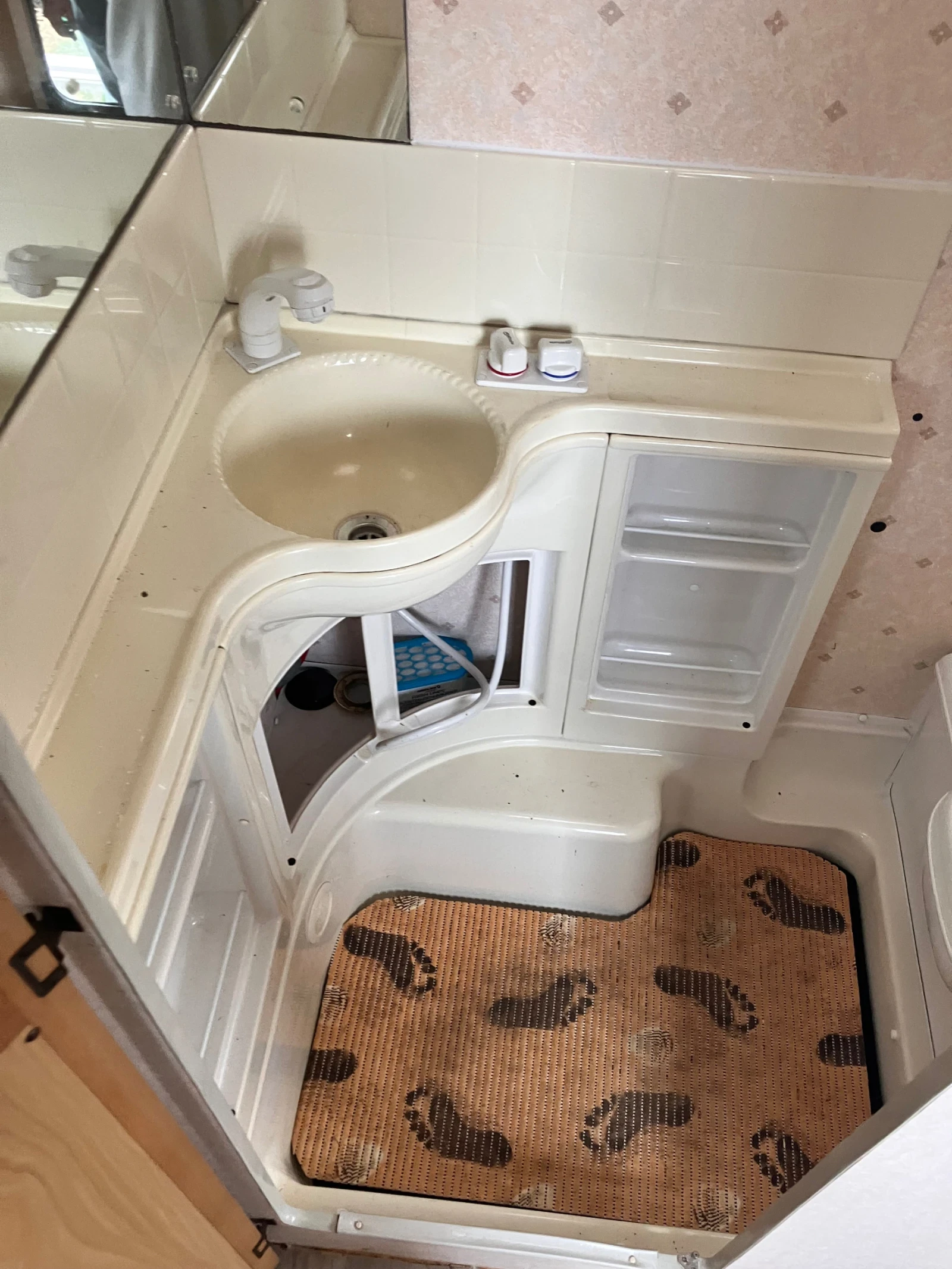  Bailey | Mobile.bg   12