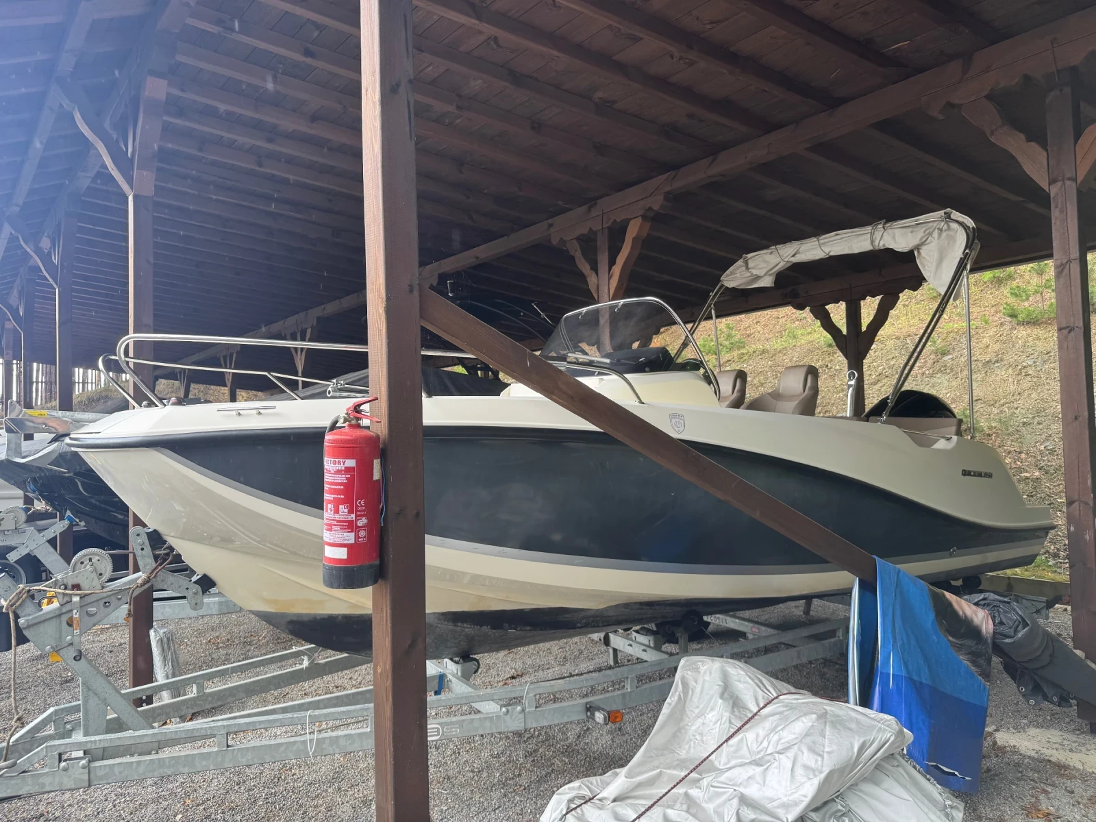 Моторна яхта Quicksilver 605 - изображение 2