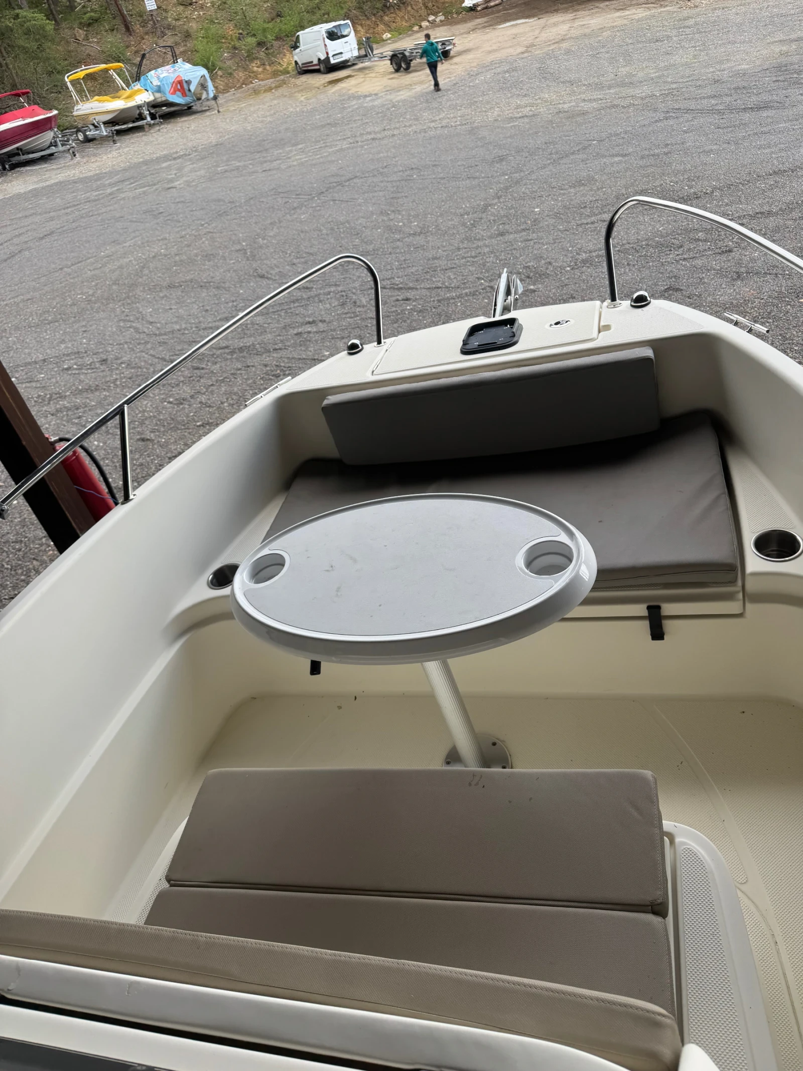 Моторна яхта Quicksilver 605 - изображение 6