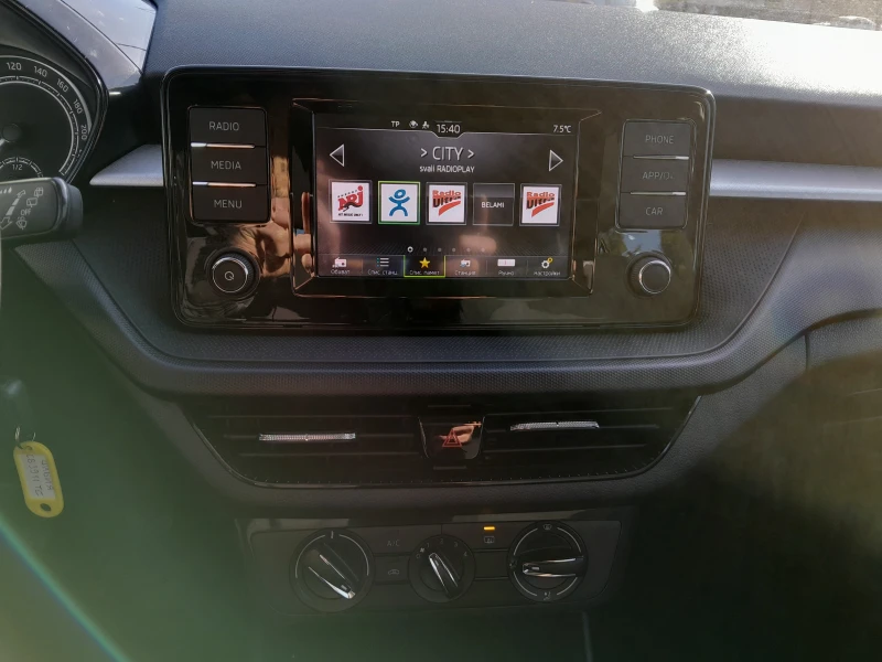 Skoda Fabia 1.0 MPI/ 5MT, снимка 9 - Автомобили и джипове - 52738727