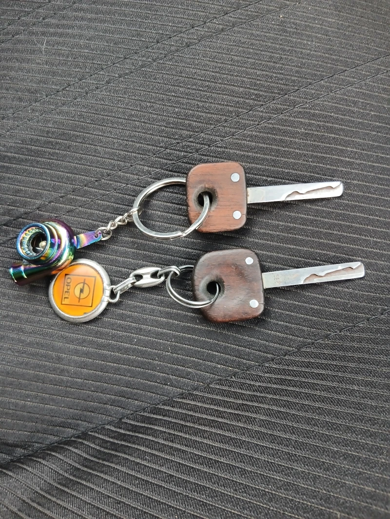 Opel Vectra 1.6гаражен, снимка 2 - Автомобили и джипове - 53253160