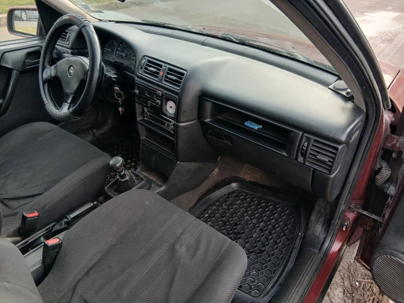 Opel Vectra 1.6гаражен, снимка 7 - Автомобили и джипове - 53253160