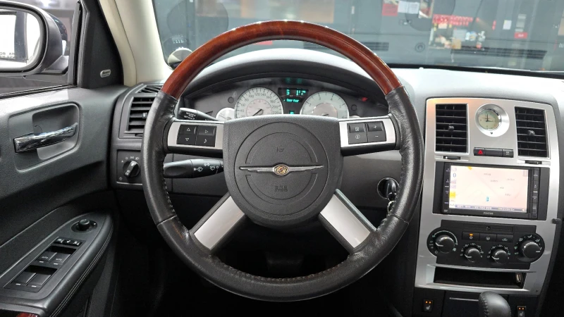 Chrysler 300c 2.7 autogeorge.com, снимка 14 - Автомобили и джипове - 53322169