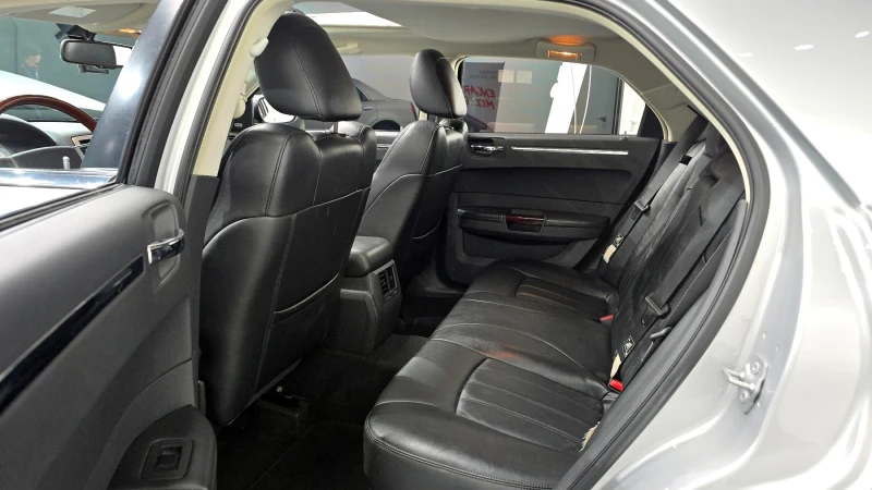 Chrysler 300c 2.7 autogeorge.com, снимка 13 - Автомобили и джипове - 53322169