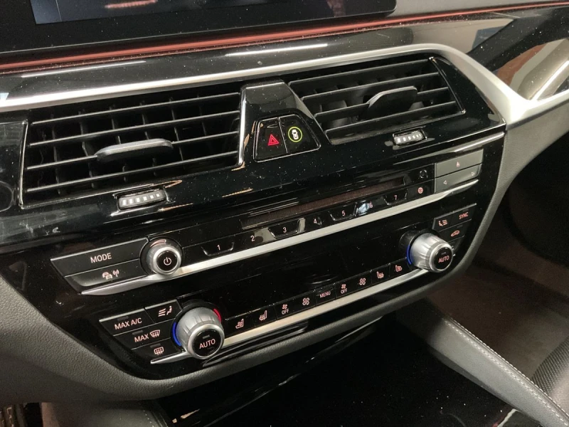 BMW 530 xDrive M-Sport Full, снимка 14 - Автомобили и джипове - 53579838