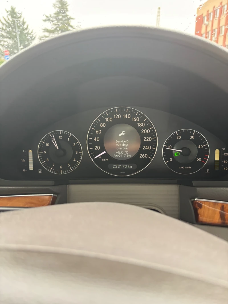 Mercedes-Benz E 220, снимка 3 - Автомобили и джипове - 53598011