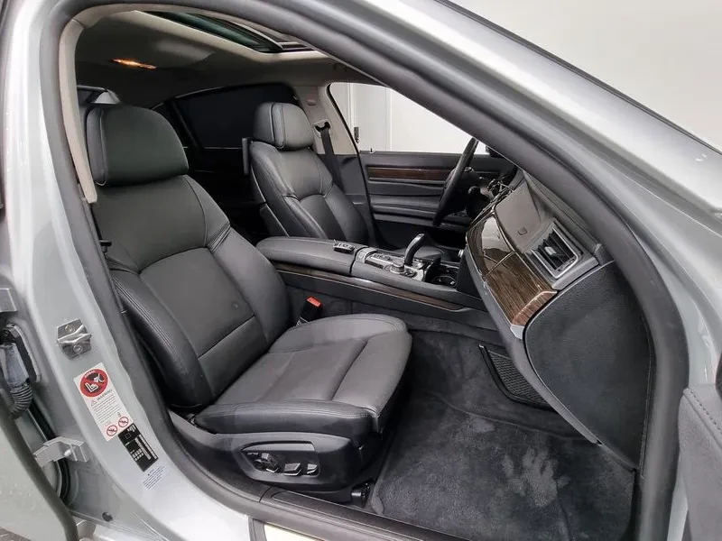 BMW 740 Li, снимка 10 - Автомобили и джипове - 54220188