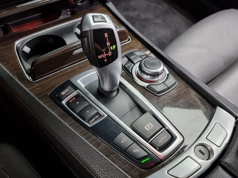 BMW 740 Li, снимка 9 - Автомобили и джипове - 54220188