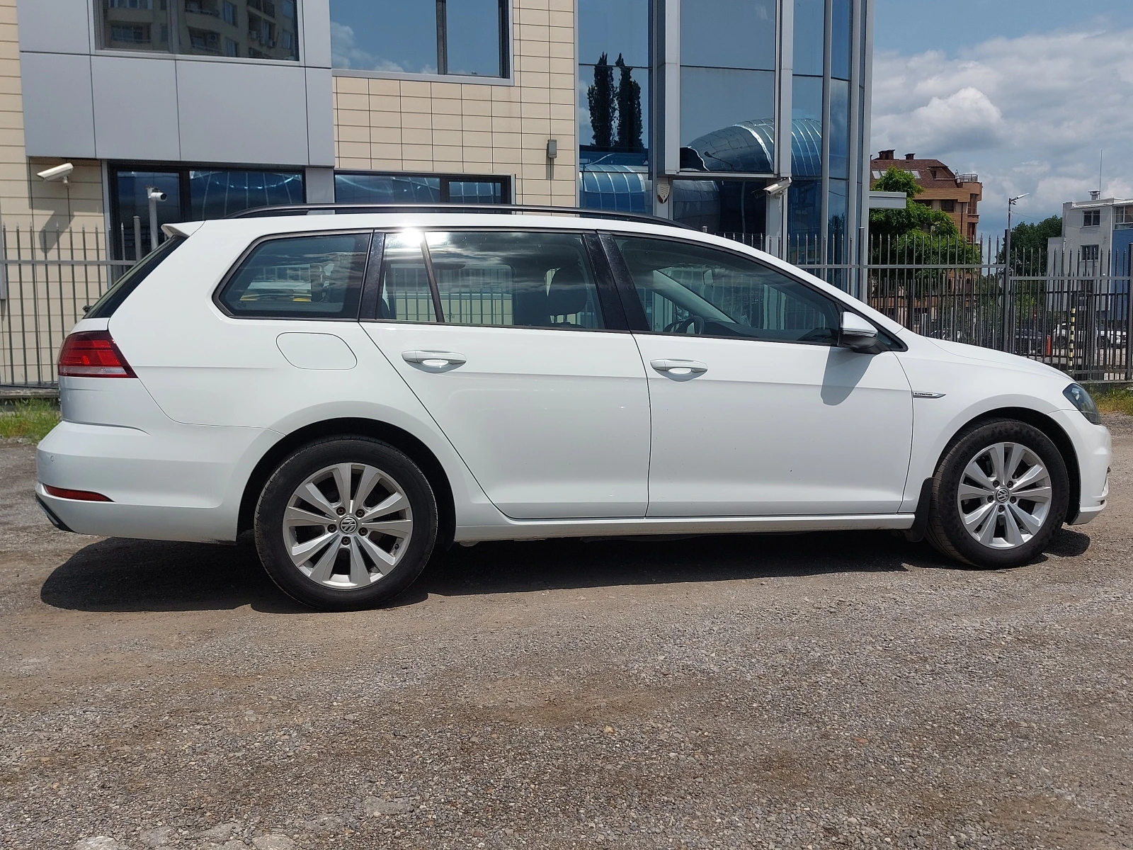 VW Golf 1.4TGI БЕНЗИН-МЕТАН SPORTSCOMBI ДИСТРОНИК CARPLAY - изображение 4