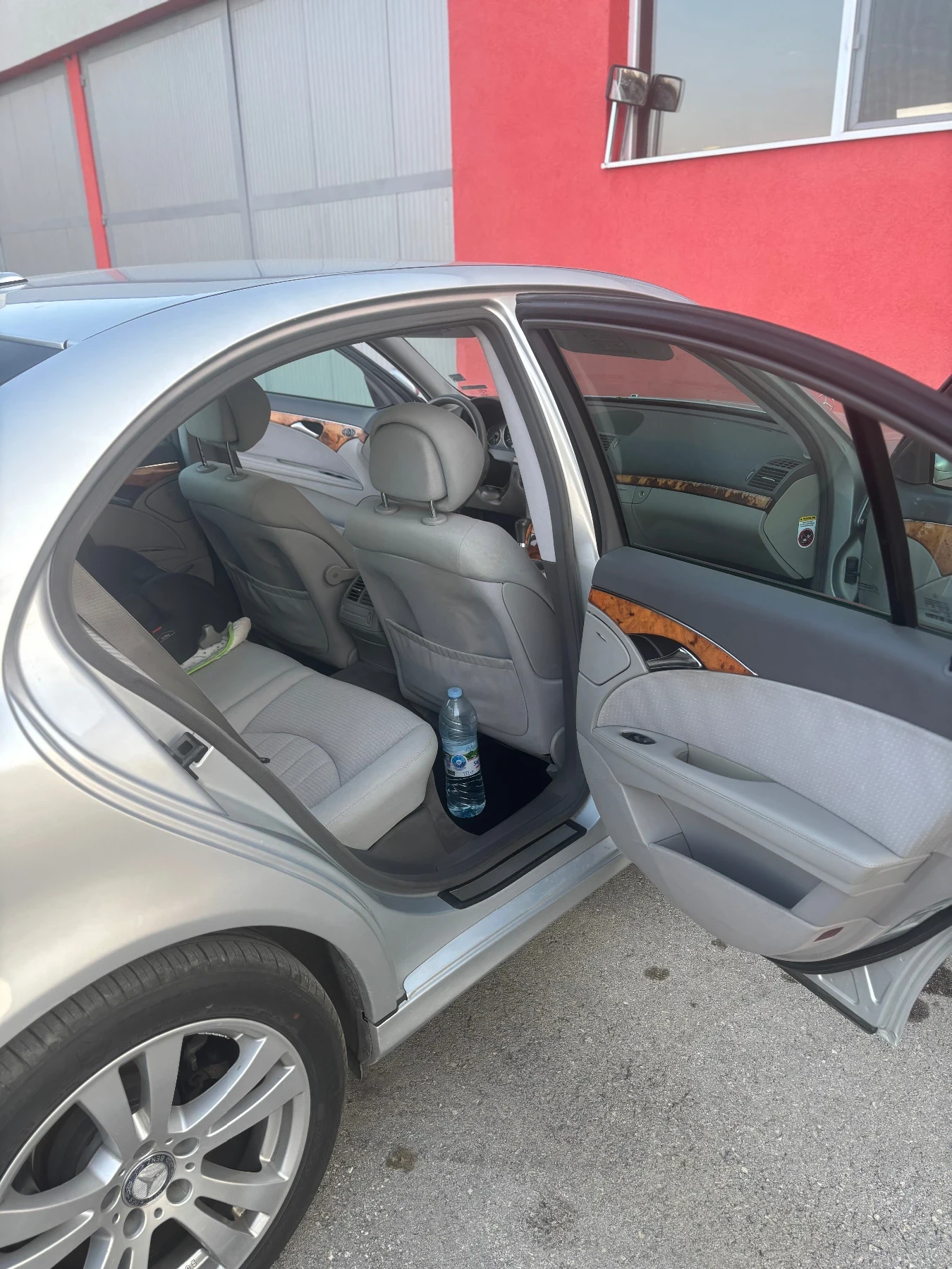 Mercedes-Benz E 220, снимка 14 - Автомобили и джипове - 54042311