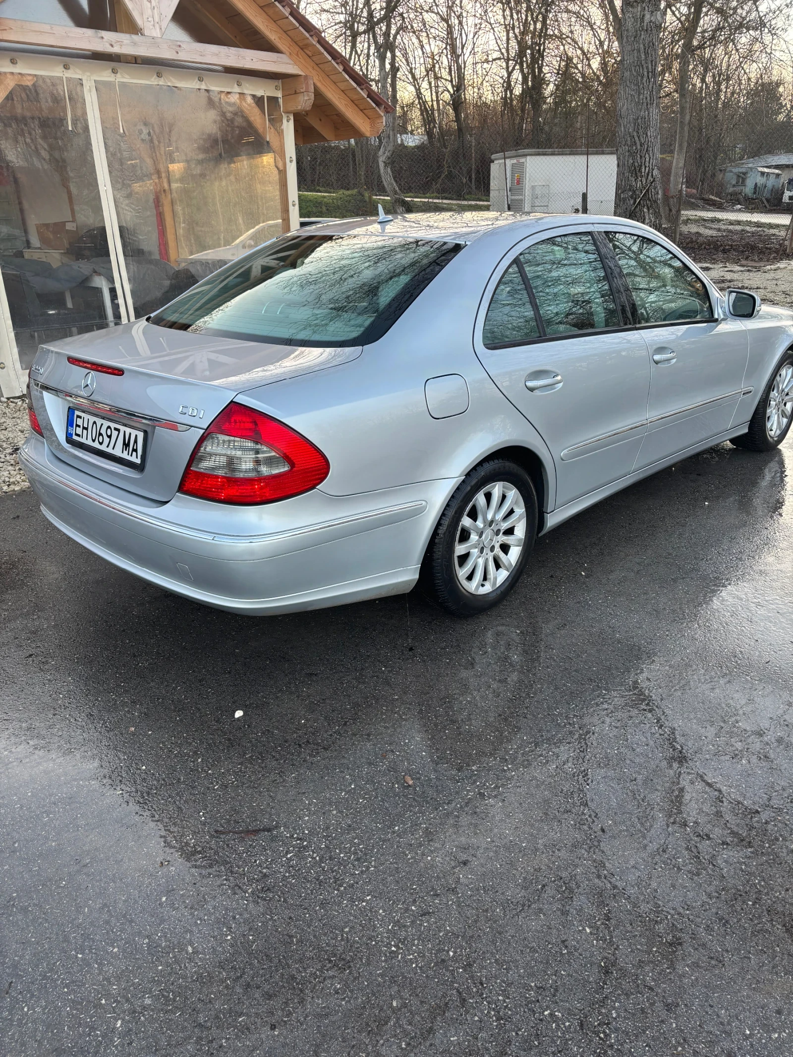Mercedes-Benz E 220, снимка 2 - Автомобили и джипове - 53598011