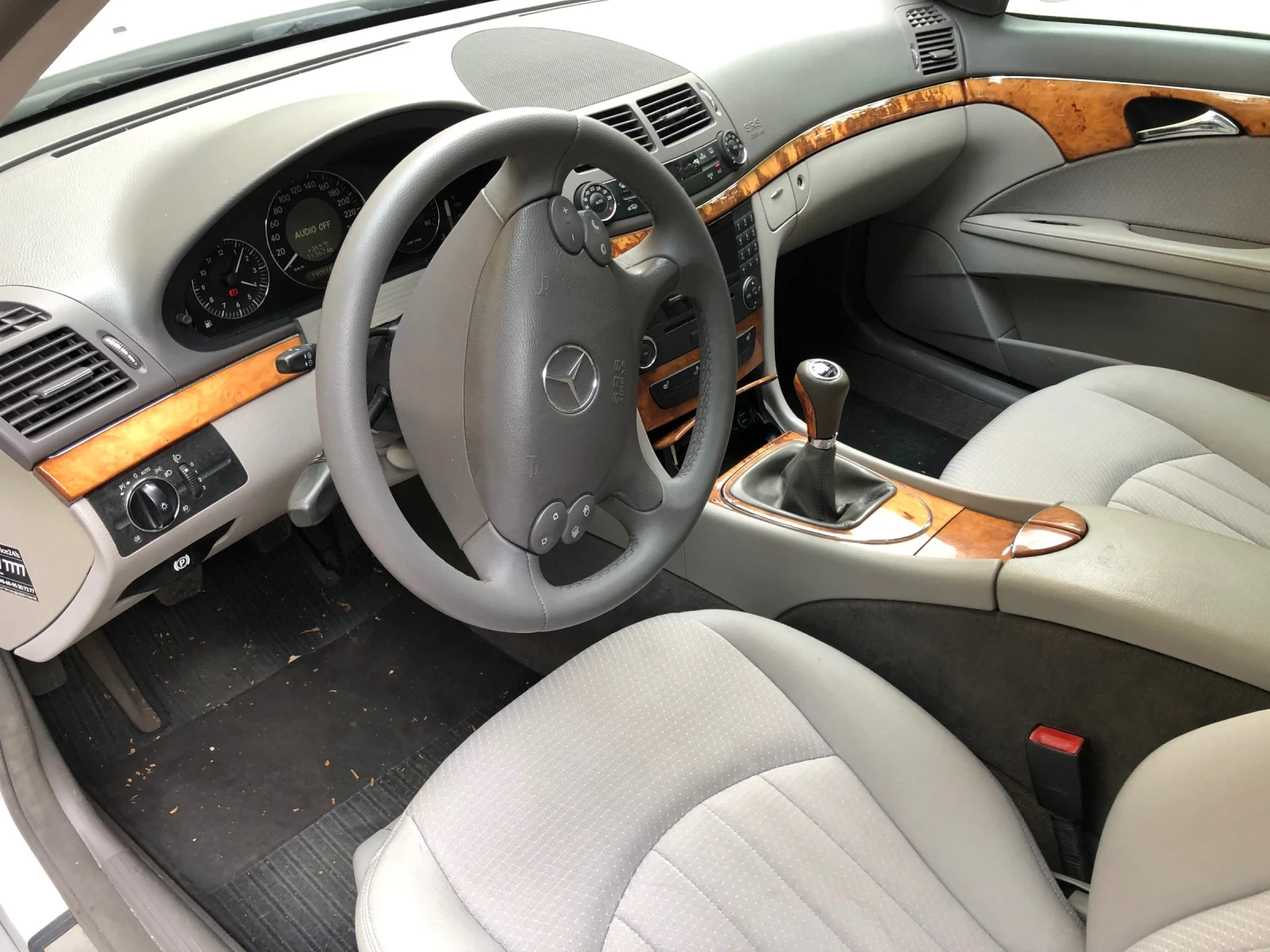 Mercedes-Benz E 220, снимка 6 - Автомобили и джипове - 53598011