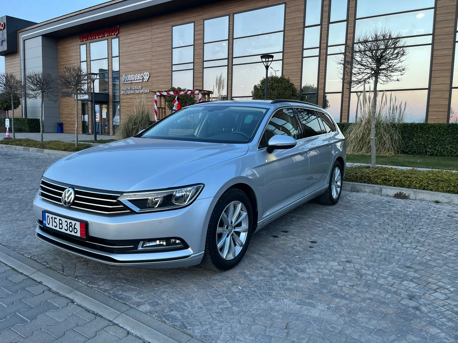 VW Passat 2.0TDI* 150к.с.* Е6C* Навигация* Дистроник* Перфек, снимка 3 - Автомобили и джипове - 53868547