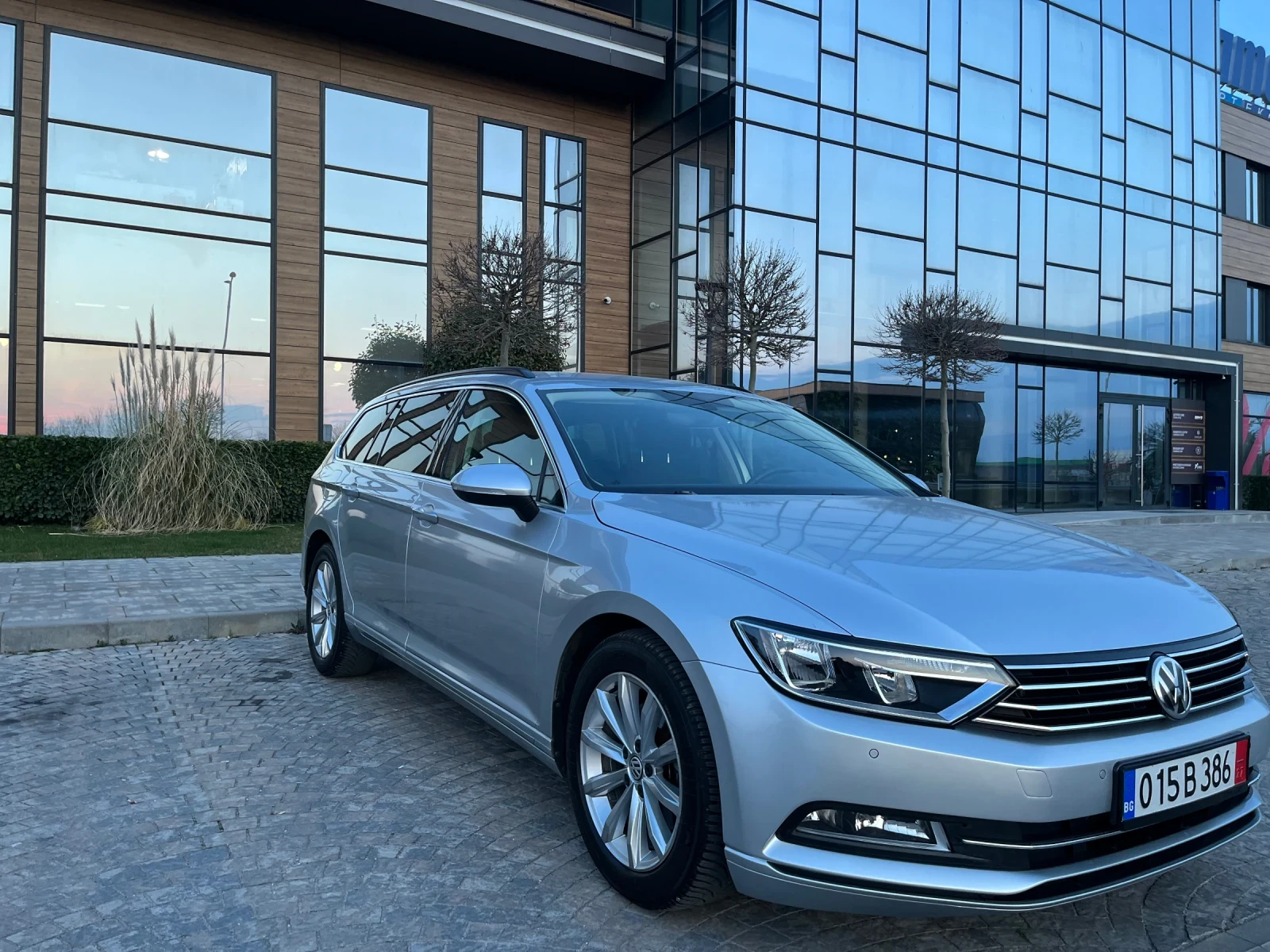 VW Passat 2.0TDI* 150к.с.* Е6C* Навигация* Дистроник* Перфек, снимка 5 - Автомобили и джипове - 53868547