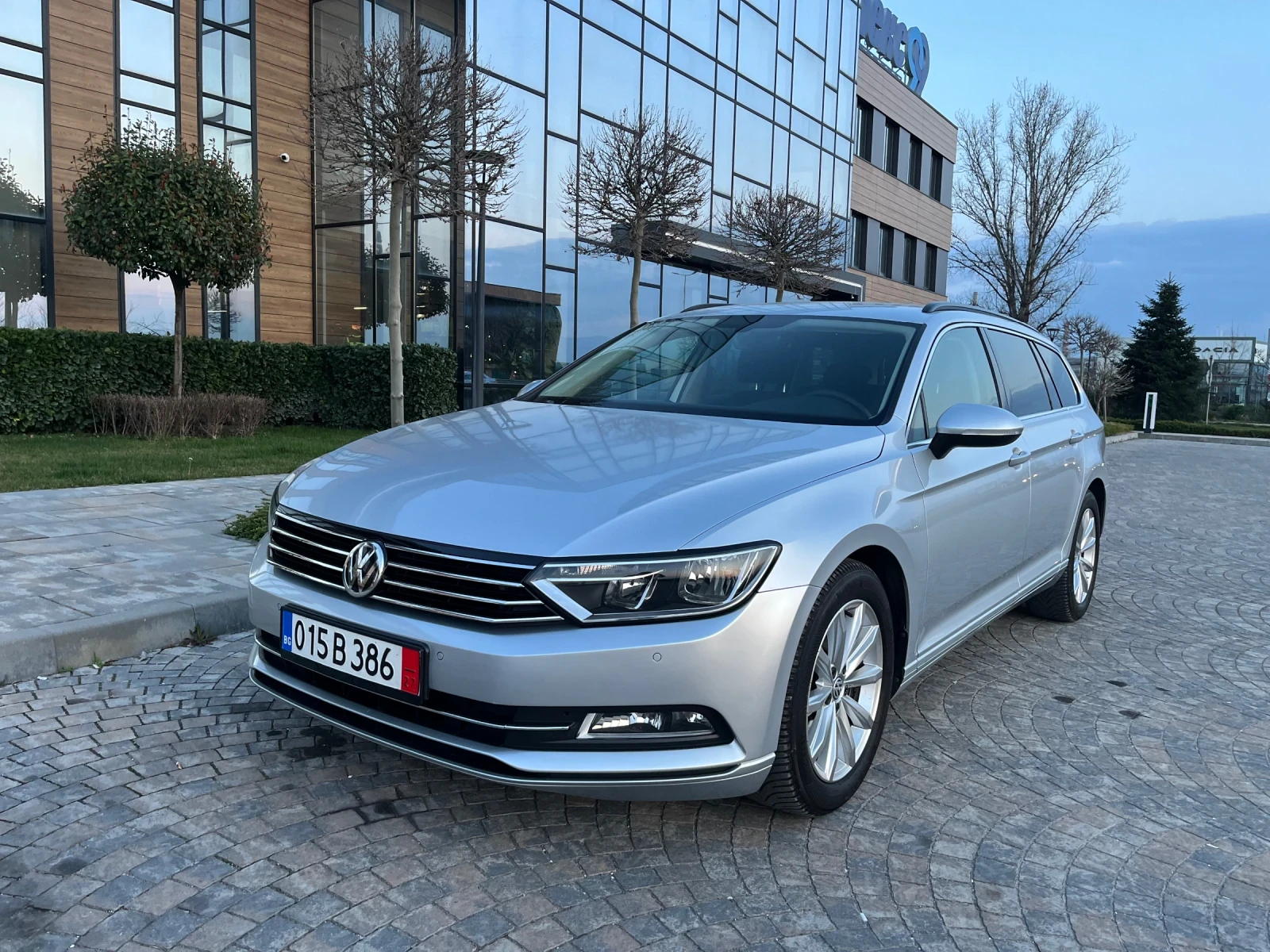 VW Passat 2.0TDI* 150к.с.* Е6C* Навигация* Дистроник* Перфек, снимка 2 - Автомобили и джипове - 53868547