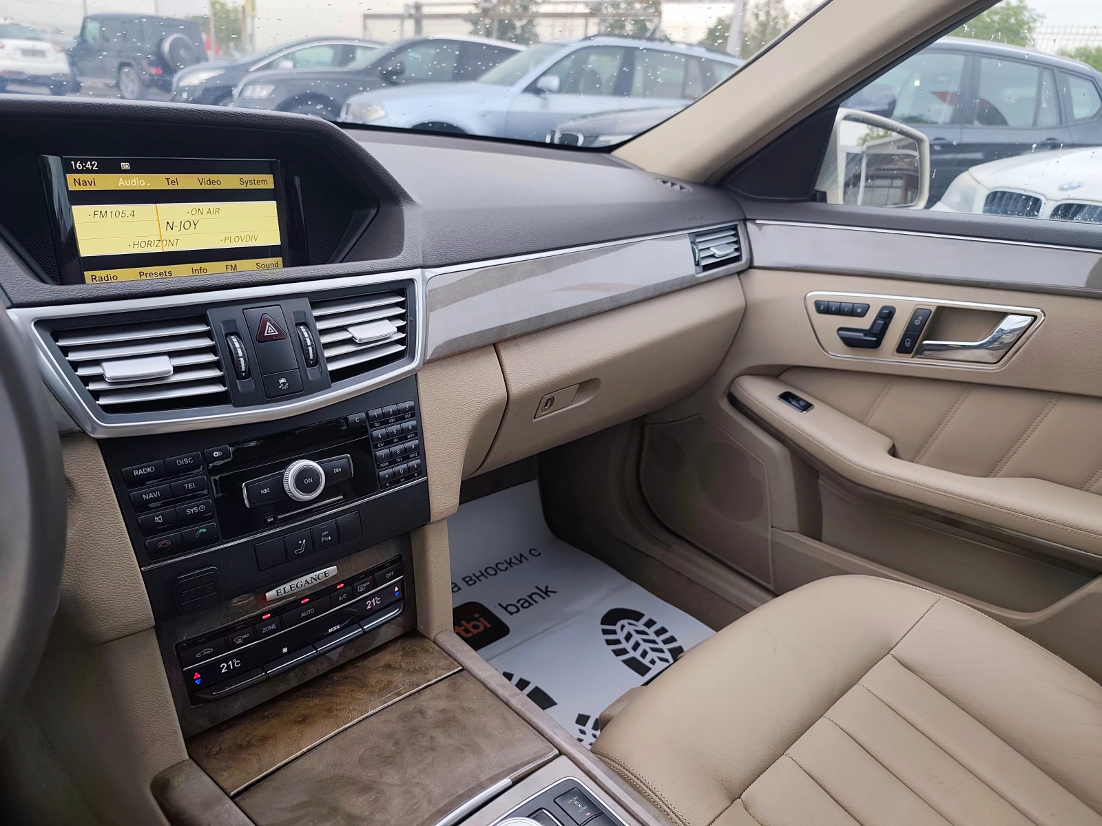 Mercedes-Benz E 350 AMG СЕДАН, снимка 15 - Автомобили и джипове - 54479039