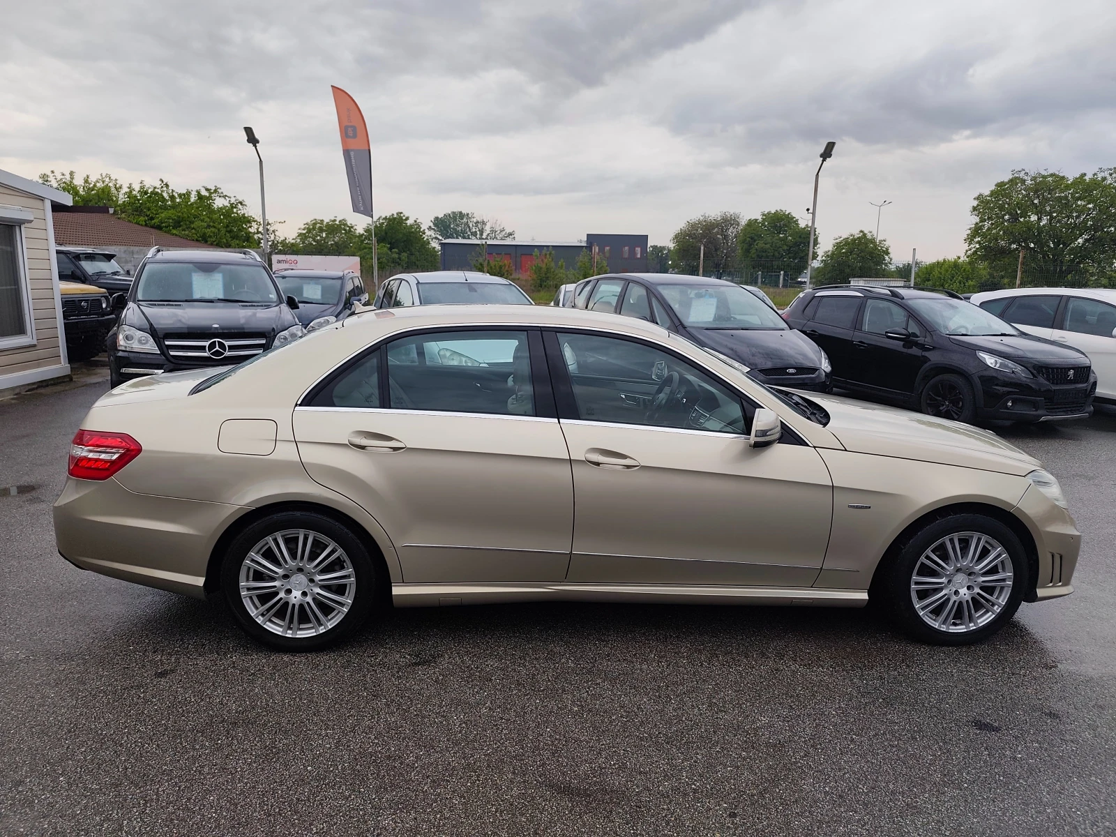 Mercedes-Benz E 350 AMG СЕДАН, снимка 2 - Автомобили и джипове - 54479039