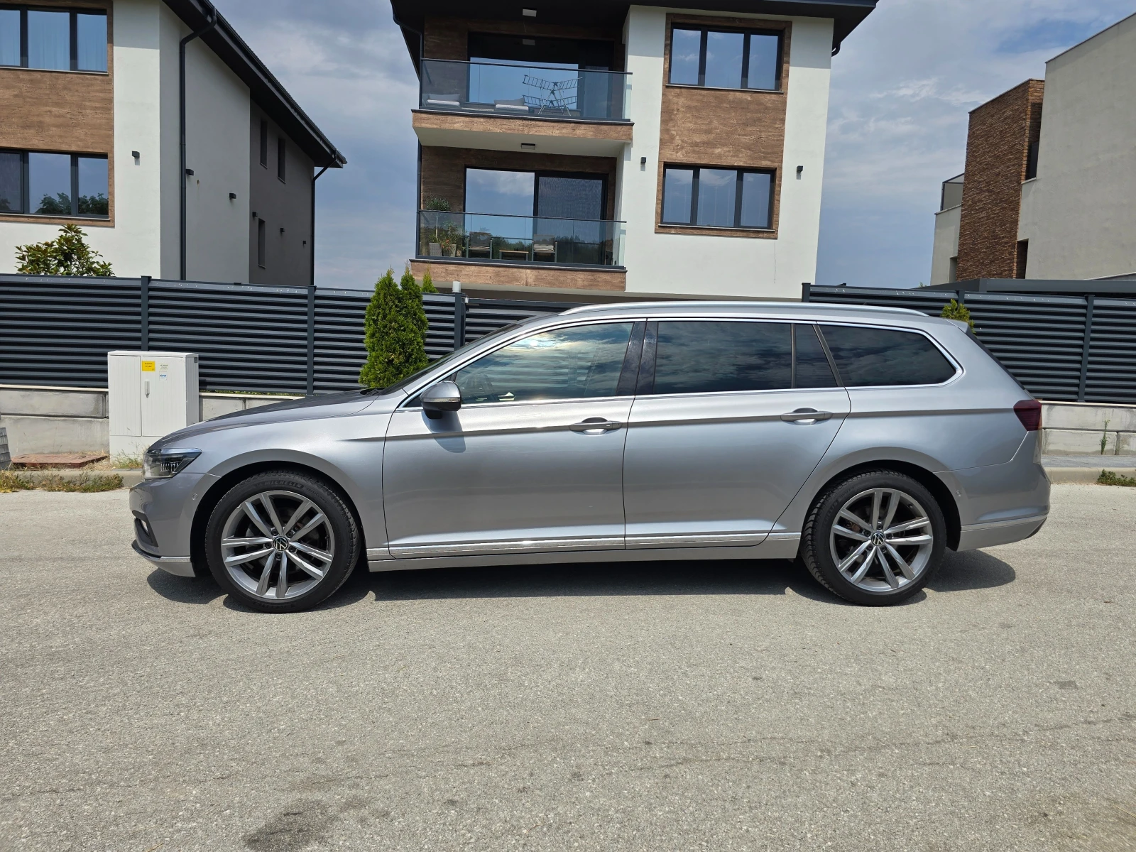 VW Passat Digital* 4x4* Camera* Matrix* Подгрев* Distronic, снимка 17 - Автомобили и джипове - 55838364