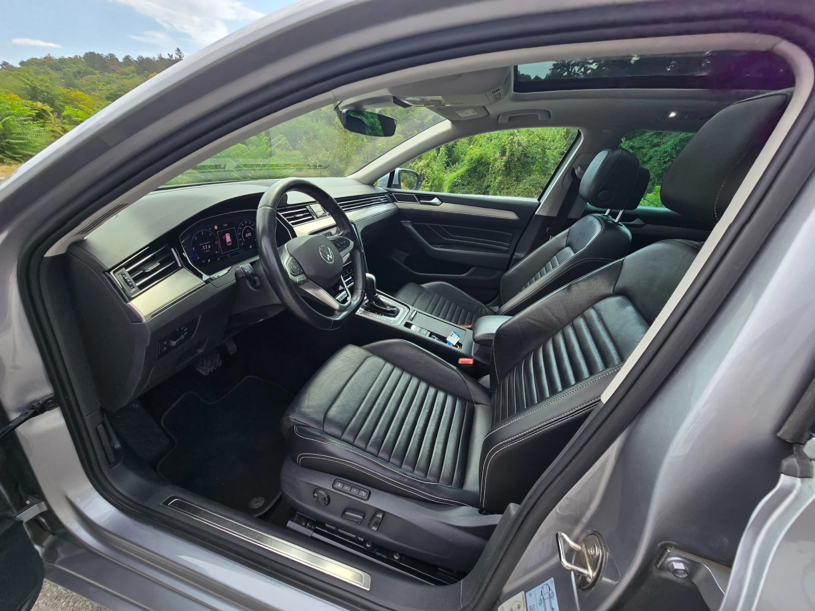 VW Passat Digital* 4x4* Camera* Matrix* Подгрев* Distronic, снимка 10 - Автомобили и джипове - 55838364