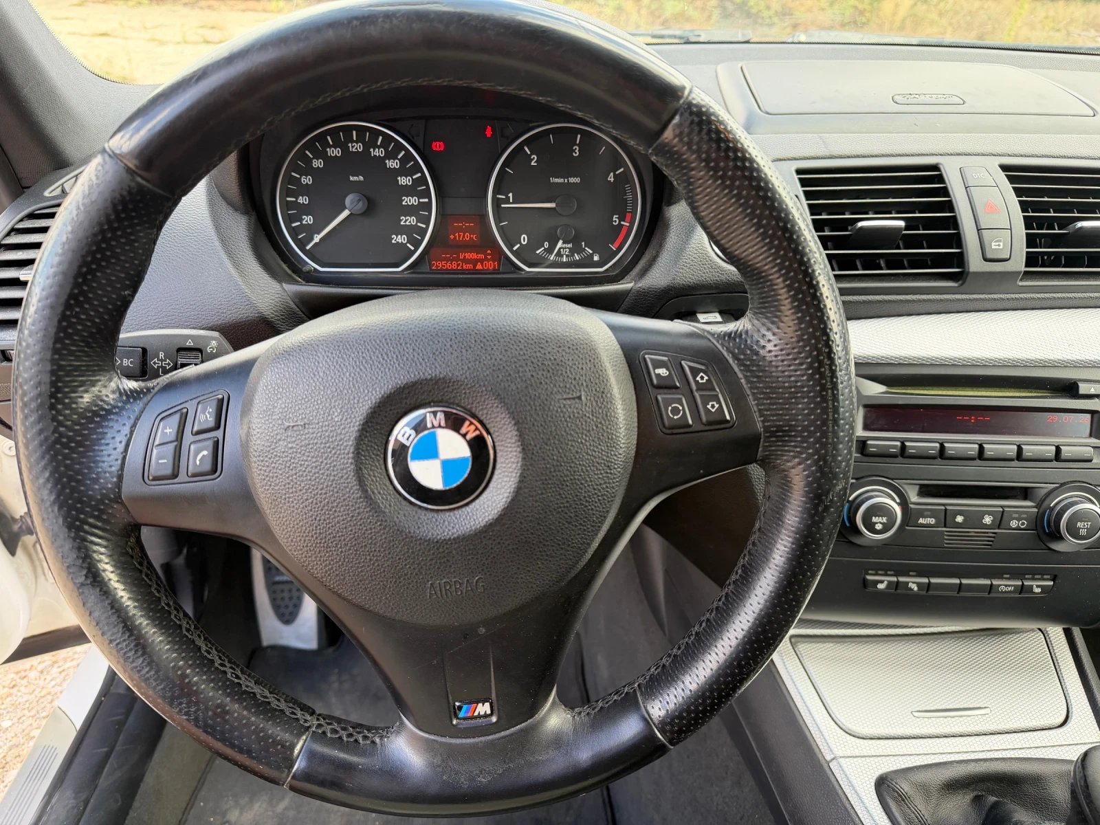 BMW 118 M-pack Facelift, снимка 8 - Автомобили и джипове - 56182092