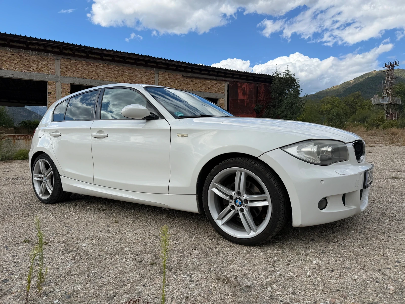 BMW 118 M-pack Facelift, снимка 4 - Автомобили и джипове - 56182092