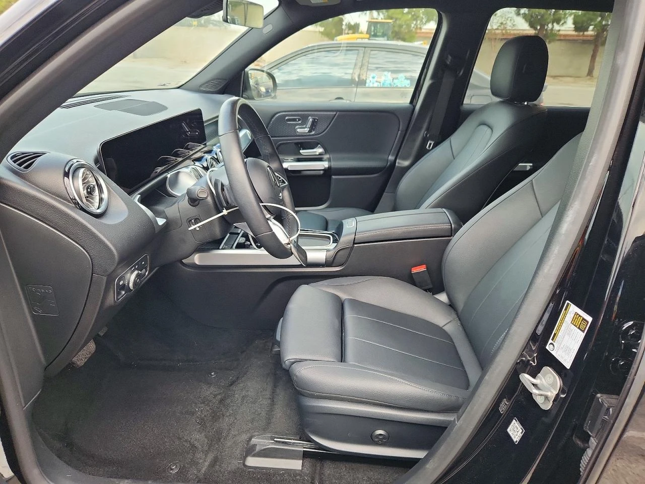 Mercedes-Benz EQB 350 4Matic, снимка 7 - Автомобили и джипове - 56624184