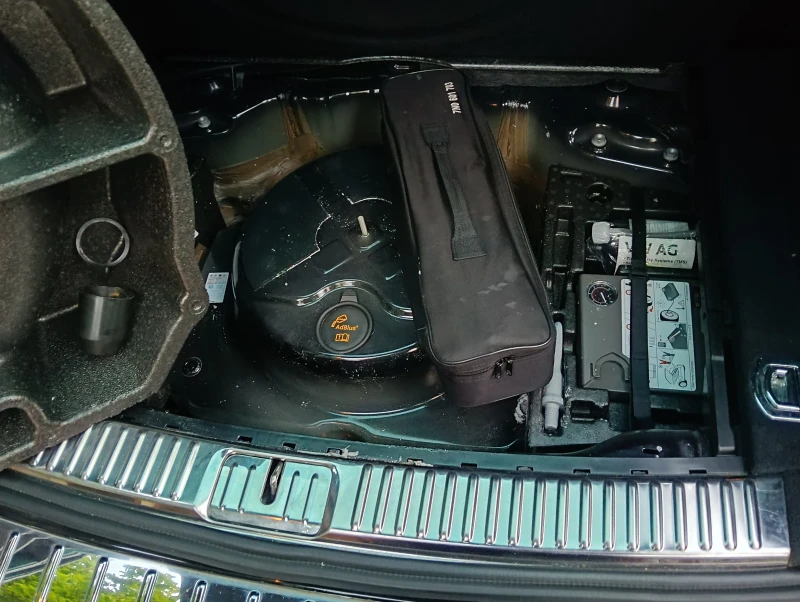 VW Touareg Highline + Exclusive/BlueMotion/360камера/Webasto, снимка 11 - Автомобили и джипове - 52649860