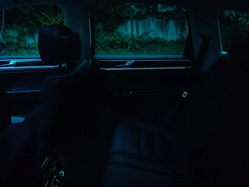 VW Touareg Highline + Exclusive/BlueMotion/360камера/Webasto, снимка 17 - Автомобили и джипове - 52649860