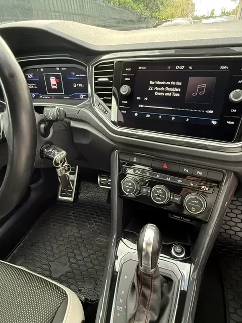 VW T-Roc, снимка 8 - Автомобили и джипове - 55930022