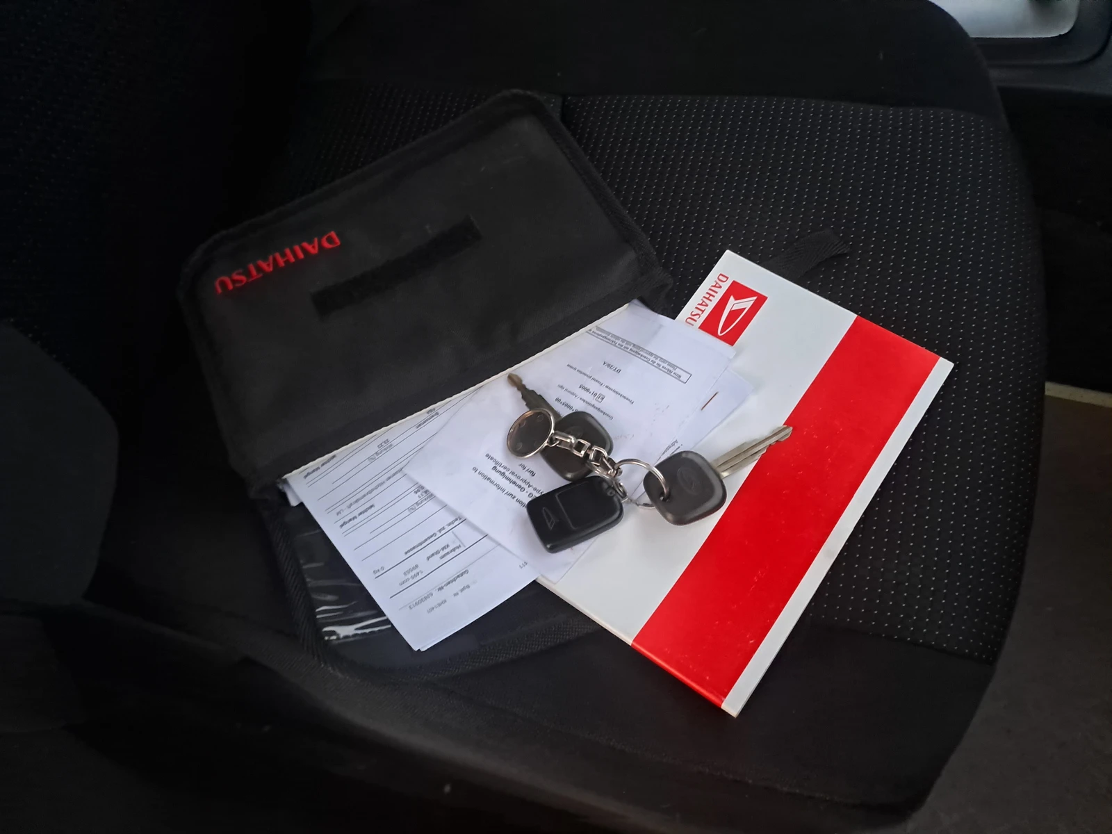 Daihatsu Terios 1.5iAУТОМАТ 4Х4 ESKLUZIVE  - изображение 9