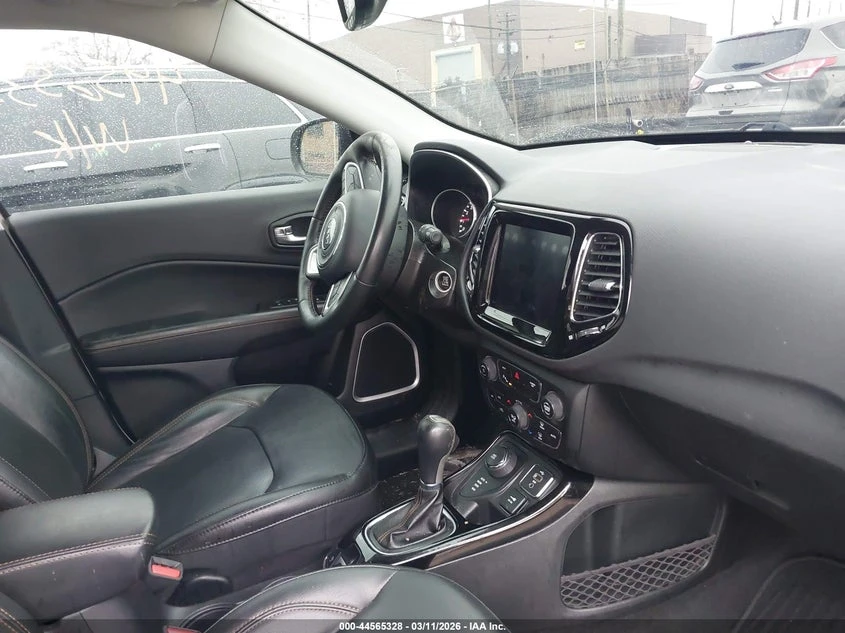 Jeep Compass 2.4l Limited 4X4, снимка 5 - Автомобили и джипове - 54369932
