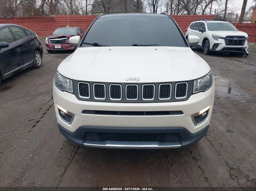 Jeep Compass 2.4l Limited 4X4, снимка 12 - Автомобили и джипове - 54369932