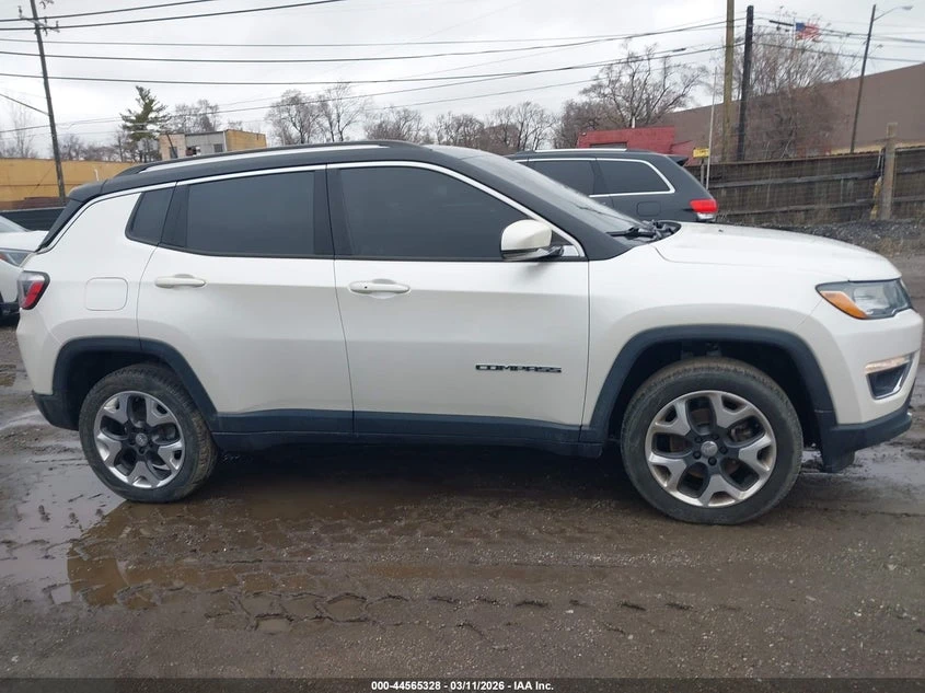 Jeep Compass 2.4l Limited 4X4, снимка 13 - Автомобили и джипове - 54369932