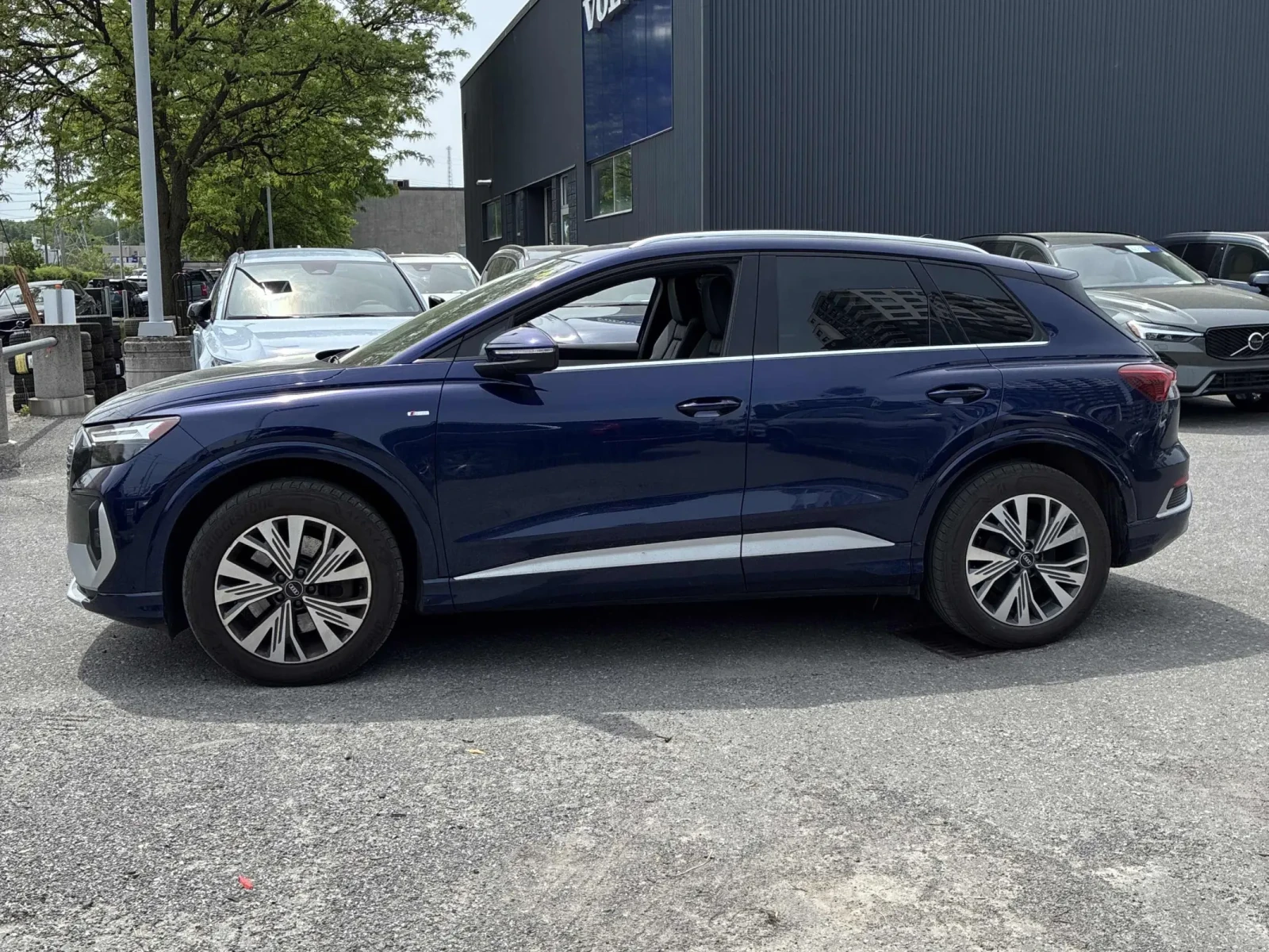 Audi Q4 e tron / ПАНОРАМА / КАБЕЛ, снимка 3 - Автомобили и джипове - 54800078