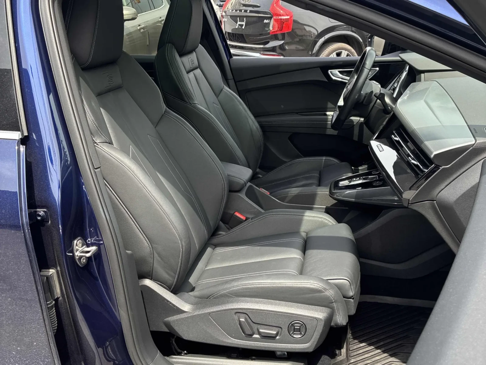 Audi Q4 e tron / ПАНОРАМА / КАБЕЛ, снимка 10 - Автомобили и джипове - 54800078