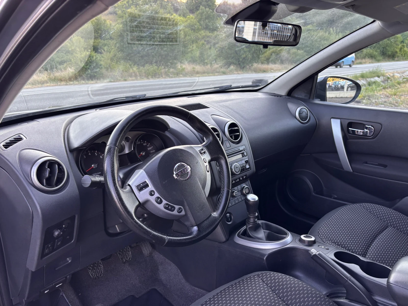 Nissan Qashqai 2.0 i 4x4  120 000 км!!!, снимка 8 - Автомобили и джипове - 55631339
