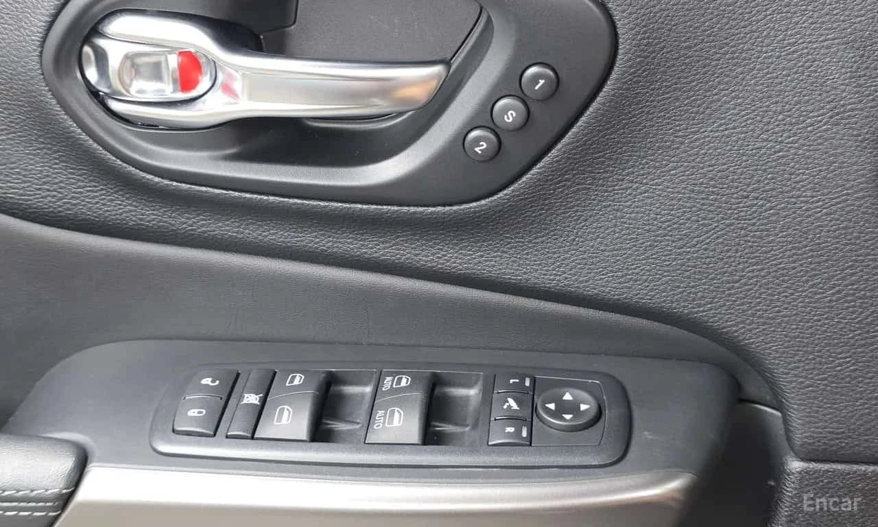 Jeep Cherokee 2.4 Limited| PANO| ПОДГРЕВИ| НАВИ| 2 КЛЮЧА| , снимка 12 - Автомобили и джипове - 56169058