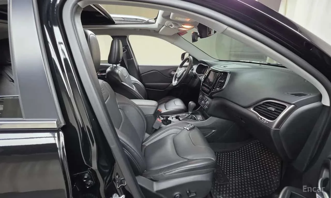 Jeep Cherokee 2.4 Limited| PANO| ПОДГРЕВИ| НАВИ| 2 КЛЮЧА| , снимка 10 - Автомобили и джипове - 56169058