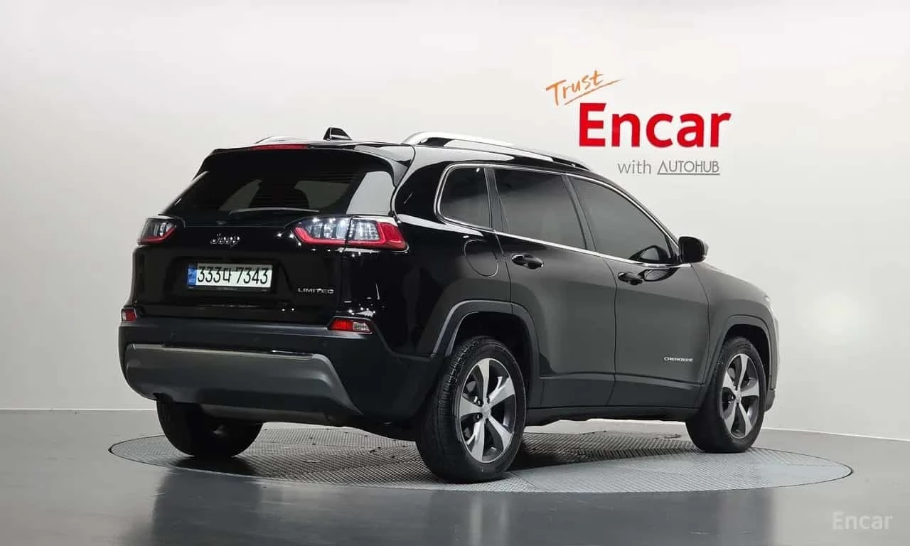 Jeep Cherokee 2.4 Limited| PANO| ПОДГРЕВИ| НАВИ| 2 КЛЮЧА| , снимка 2 - Автомобили и джипове - 56169058
